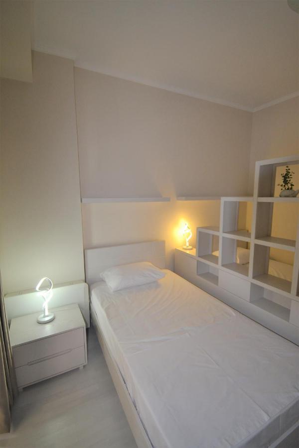 Luxury Penthouse B&E Apartment Sarande Bagian luar foto