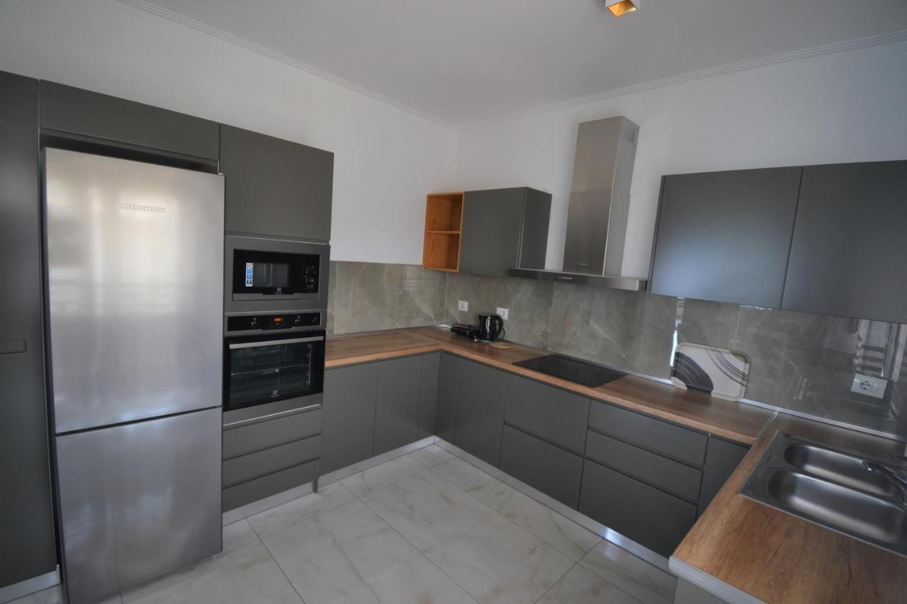 Luxury Penthouse B&E Apartment Sarande Bagian luar foto