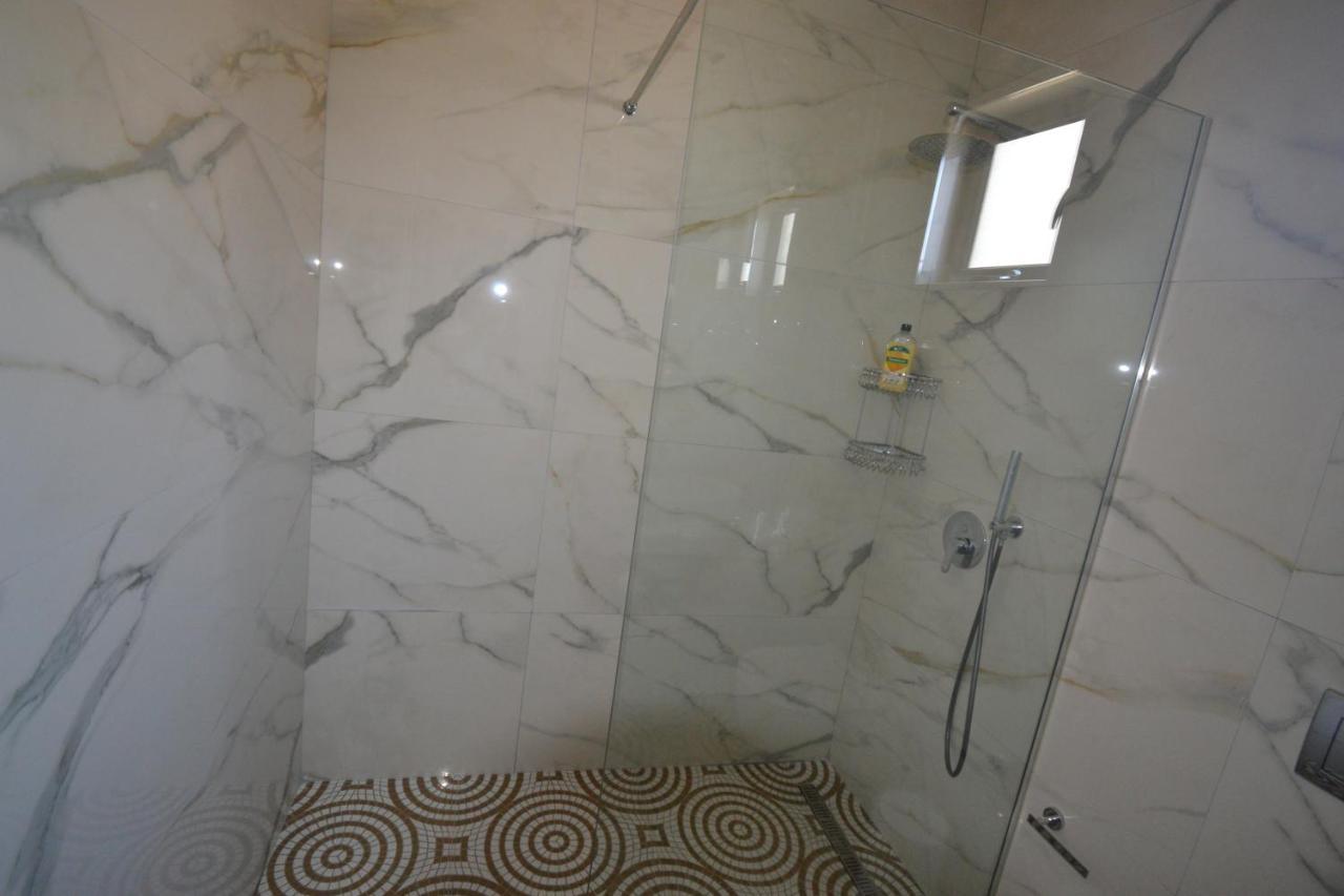 Luxury Penthouse B&E Apartment Sarande Bagian luar foto