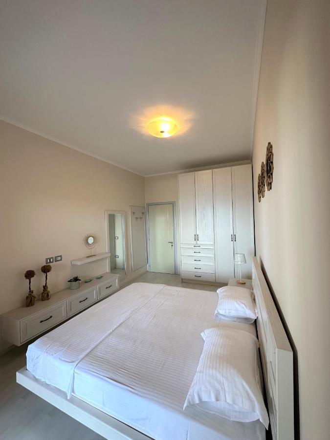Luxury Penthouse B&E Apartment Sarande Bagian luar foto