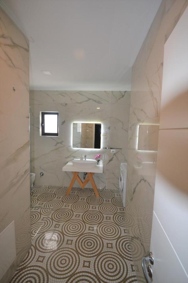 Luxury Penthouse B&E Apartment Sarande Bagian luar foto