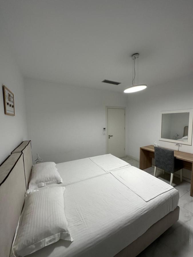 Luxury Penthouse B&E Apartment Sarande Bagian luar foto