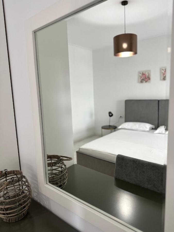 Luxury Penthouse B&E Apartment Sarande Bagian luar foto