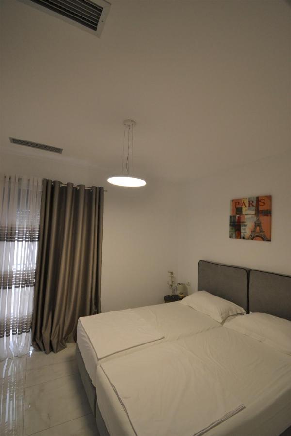 Luxury Penthouse B&E Apartment Sarande Bagian luar foto